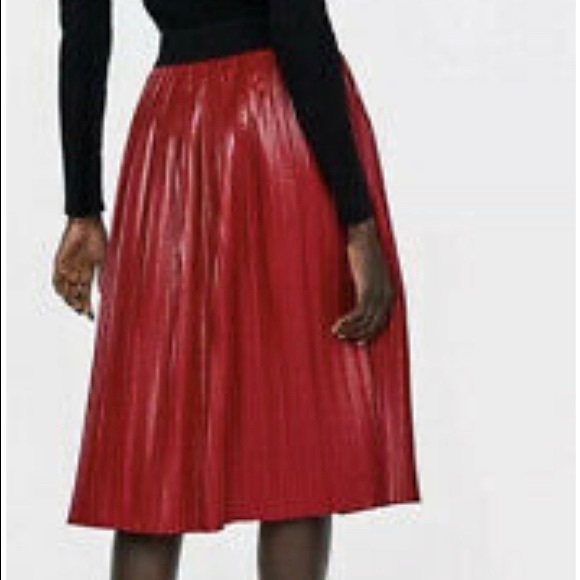 Zara red faux leather waxed-effect red skirt - Picture 4 of 4
